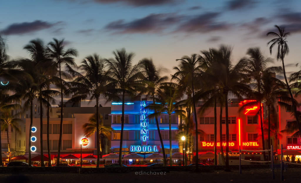 Neon signs on ocean drive Best Miami Beach Photography Spots