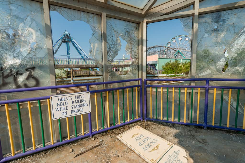 Abandoned Six Flags New Orleans-96
